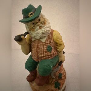 Vintage House of Lloyd Celtic "Patrick O' Santa" Figurine Music Box